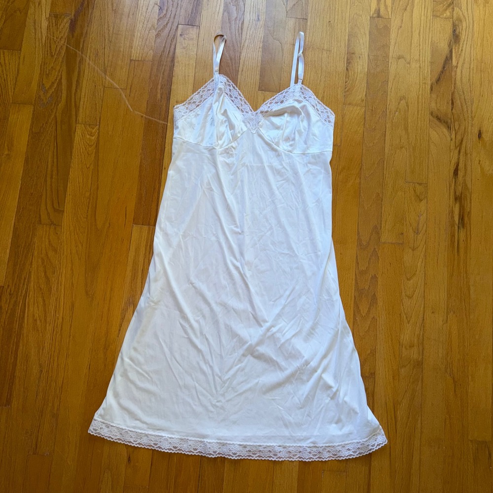 Vanity Fair Vintage White Lace Trim Full Slip Dress Size 38 Lingerie USA Bridal